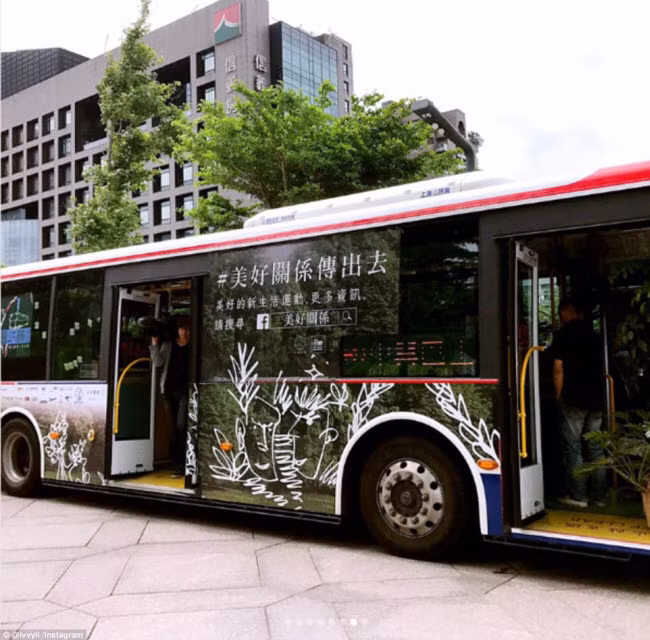 Chiếc xe bus hiện tại vẫn hoạt động thử nghiệm và miễn phí vé cho du khách. Xe có thể chở được 20 hành khách cùng lúc.