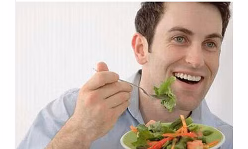 Bi quyet de quy ong co lan da “van nguoi me” khi mua dong toi