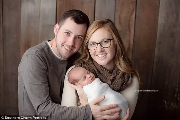 Emma ra đời sau 24 năm "đóng băng".