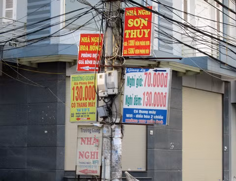 Nha nghi het phong vi sinh vien, nguoi lao dong tron nong