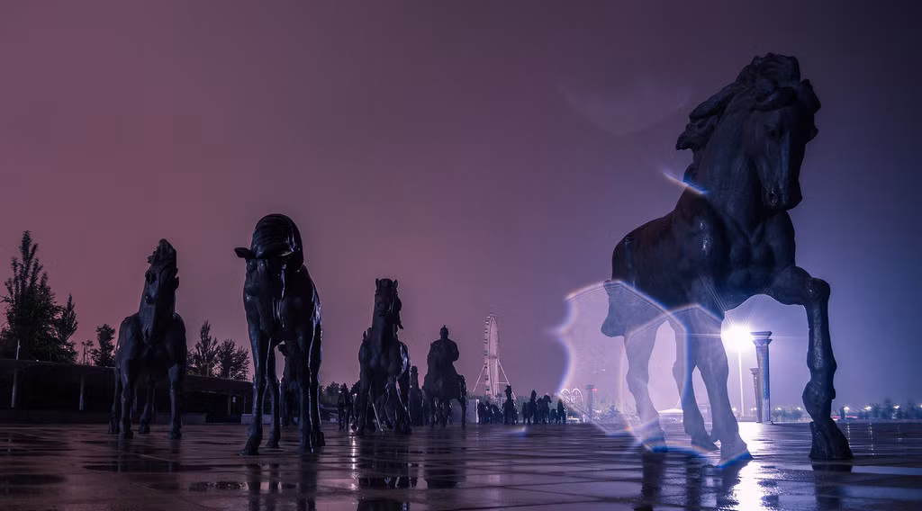 Thành phố ma Ordos, quận Kangbashi (Trung Quốc): Được mệnh danh là thành phố ma, Ordos không được quy hoạch bởi giá đất cao và vấn đề tài chính. Nơi đây có khoảng 20.000 người đang sinh sống, nhưng lại được thiết kế cho khoảng 2 triệu cư dân, khiến thành phố hoàn toàn trống trải. Khách du lịch còn nhiều hơn dân địa phương.