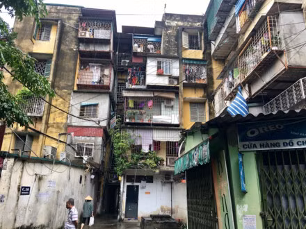 "Chuồng cọp"... khiến khu nhà trở nên lô nhô, lồi lõm.