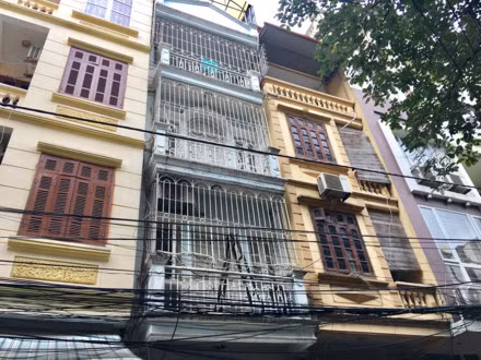 Tình trạng này không chỉ ở khu chung cư, tập thể cũ mà ở cả nhà riêng.