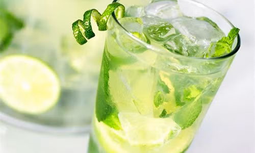 Uong nuoc chanh thoi diem nay ban dang ruoc benh vao nguoi