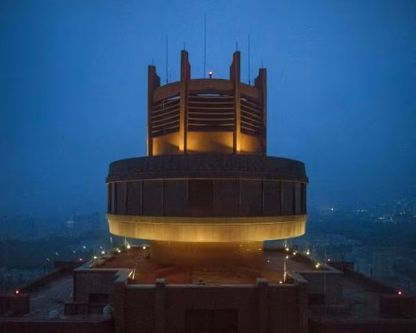 Pyongyang Ice Rink – được xây dựng năm 1981 – trông như một khái niệm tương lai. Công trình này có đủ chỗ cho hơn 6.000 khán giả.