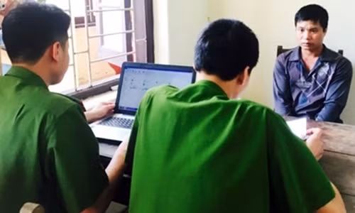 Bị cáo Đinh Quang Tặng tại cơ quan công an.