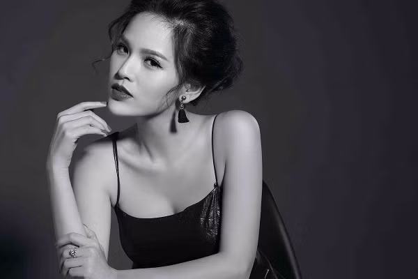 Hot girl Mi go: Dien xuat cua toi van hon Ha Vi-Hinh-3