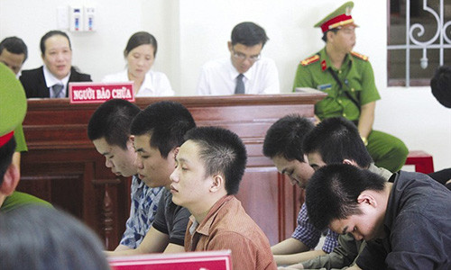 Các bị cáo rượt đuổi gây ra cái chết cho anh Khoa. Ảnh: P.B