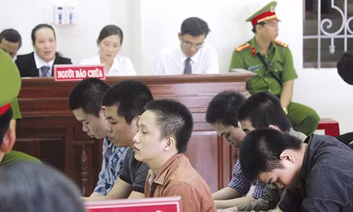 Các bị cáo rượt đuổi gây ra cái chết cho anh Khoa. Ảnh: P.B