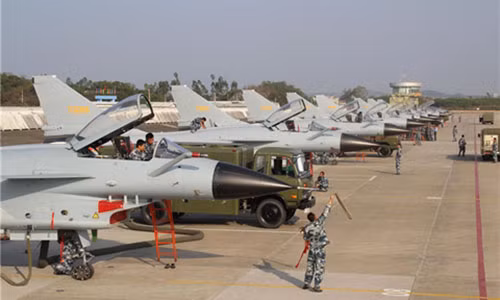 Lo diem chi tu, hang ngan J-10/11 Trung Quoc loai bien som?