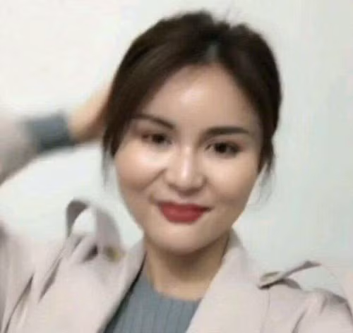 Mot lan livestream, hot girl Trung Quoc mat het fan vi mat that-Hinh-4