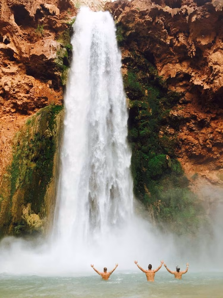 Hơn nữa, bạn có thể bơi lội thoải mái tại thiên đường chốn nhân gian này.