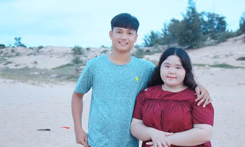 Tan chay voi chuyen tinh “ga bong” cua cap doi dua lech