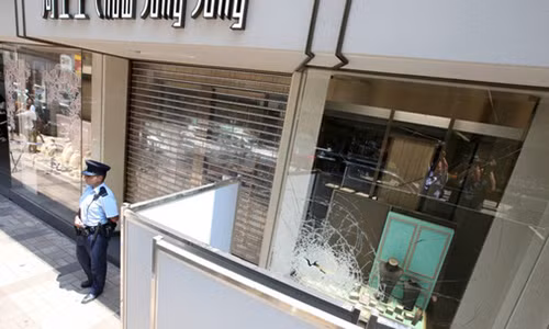 Di dao cong vien, nhat duoc nhan kim cuong tien ti