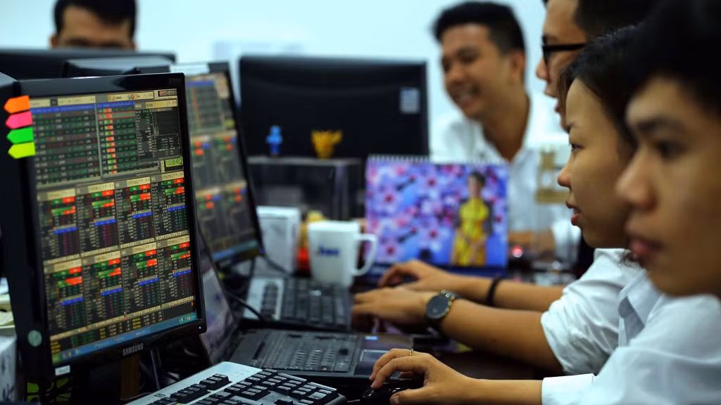 Chung khoan ngay 24/10: LPB kem kha quan, TPB va KDH nen mua?