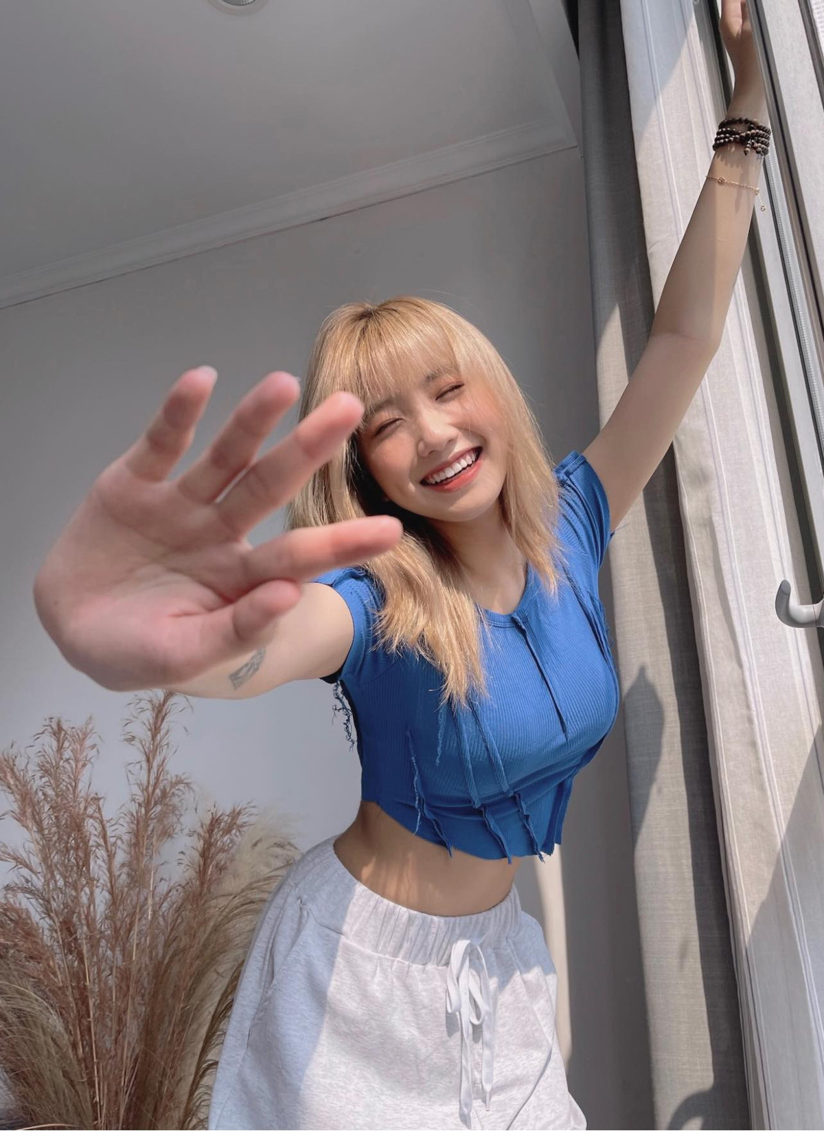 Đặc biệt, cô còn sở hữu kênh TikTok với hơn 8 triệu người theo dõi. Đây là con số rất đáng ngưỡng mộ với cô gái chỉ mới 17 tuổi.