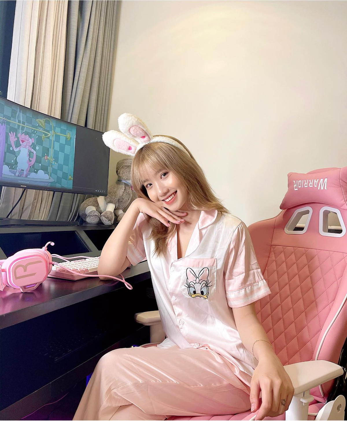 Cả hai rất chăm chỉ tương tác với nhau trên MXH, đồng thời liên tiếp có những pha thả thính và "thả hint" khiến người hâm mộ không khỏi đoán già đoán non. Ảnh: FBNV