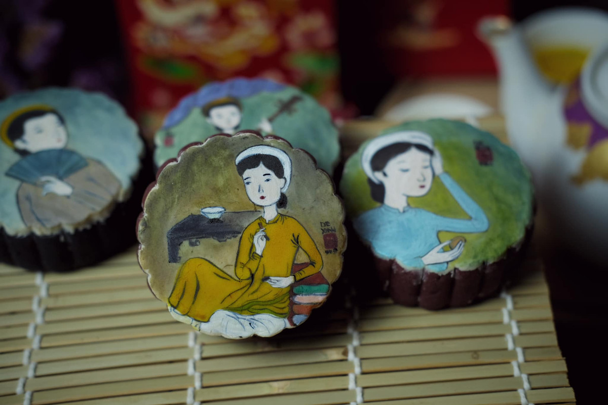 Phần làm hoa và nền trên bánh cô gái 9x đã sử dụng nguyên liệu đậu xanh làm nền để có thể thực hiện được bức tranh mà mình muốn vẽ lên.