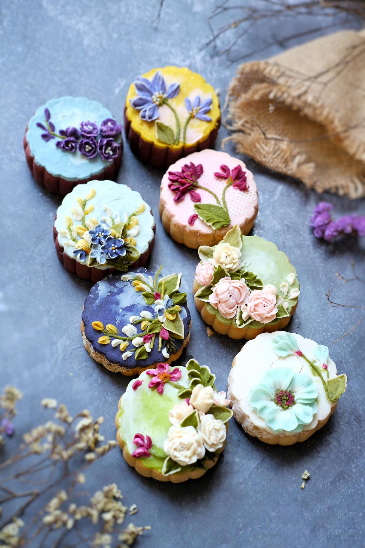 Bài viết về những chiếc bánh Trung thu độc đáo, khoác trên mình lớp áo họa tiết trên nhóm Yêu bếp nhanh chóng nhận được hàng chục nghìn lượt yêu thích và hàng nghìn lượt bình luận, chia sẻ.