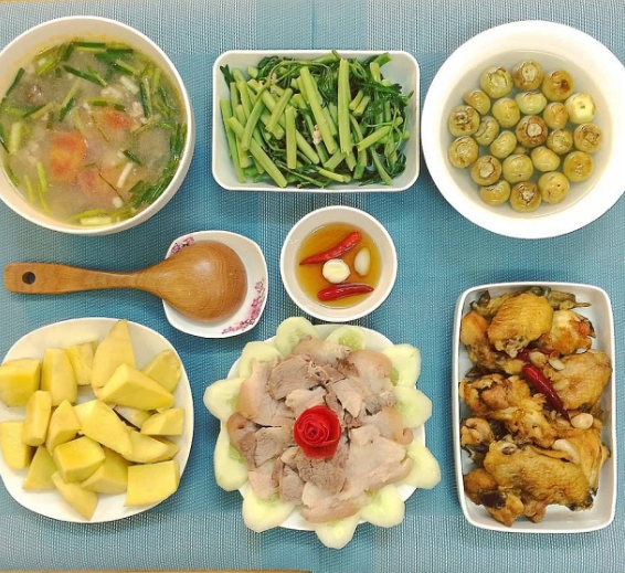 Mỗi mâm cơm của gia đình nếu biết cách thực hiện và được bầy lên đều hấp dẫn, khiến người khác phải xuýt xoa, không thể rời mắt được.