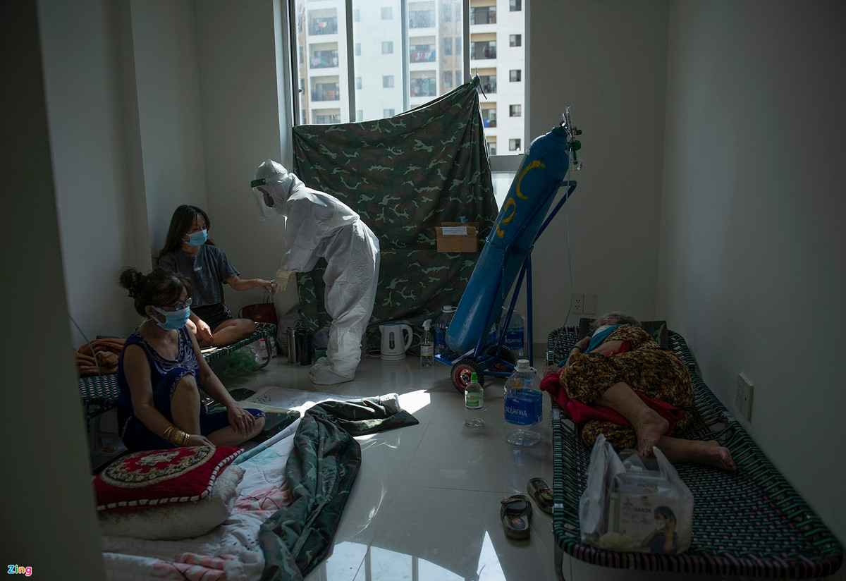 Tòa nhà Bệnh viện dã chiến số 12 trưng dụng là căn hộ chung cư. Hầu hết phòng bệnh đều là phòng ở, nên không đáp ứng tốt các yêu cầu kỹ thuật trong công tác điều trị F0 nói chung. Đây được xác định là hạn chế mà tập thể y, bác sĩ phải chủ động khắc phục và vượt qua.