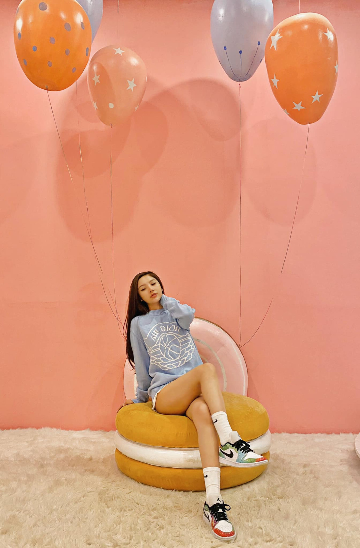 Thân hình chuẩn đẹp đồng hồ cát của Mỹ Huyền giúp cô luôn đẹp dù là ở phong cách nào. Ảnh: FBNV