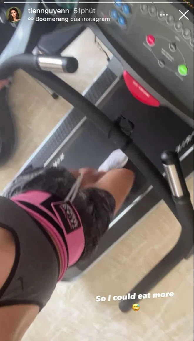 Để sở hữu thân hình nuột nà ngay trong mùa dịch, Tiên Nguyễn đã phải đầu tư máy chạy bộ cùng bộ dụng cụ tập tành full hồng.