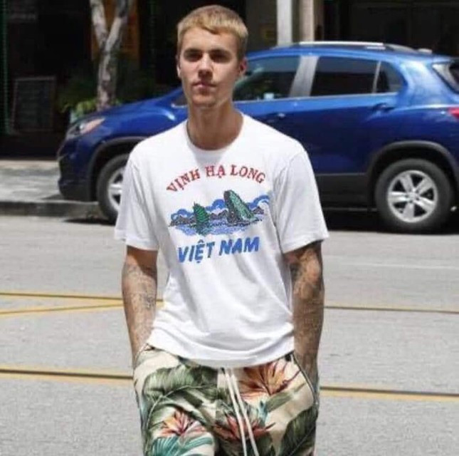 Justin Bieber cực bảnh bao khi khoác lên chiếc áo Vịnh Hạ Long.