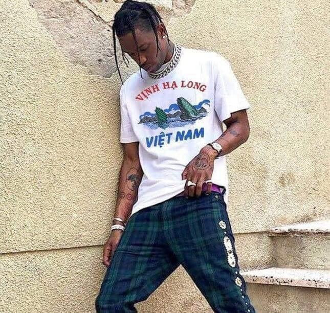 Travis Scott mang đến cảm giác đậm chất Hip-Hop.