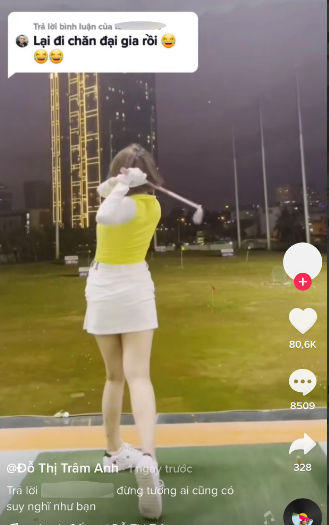 Ngoài trầm trồ trước khả năng đánh golf của Trâm Anh, cô bất ngờ bị một tài khoản vào "cà khịa" và để lại bình luận: "Lại đi chăn đại gia rồi".