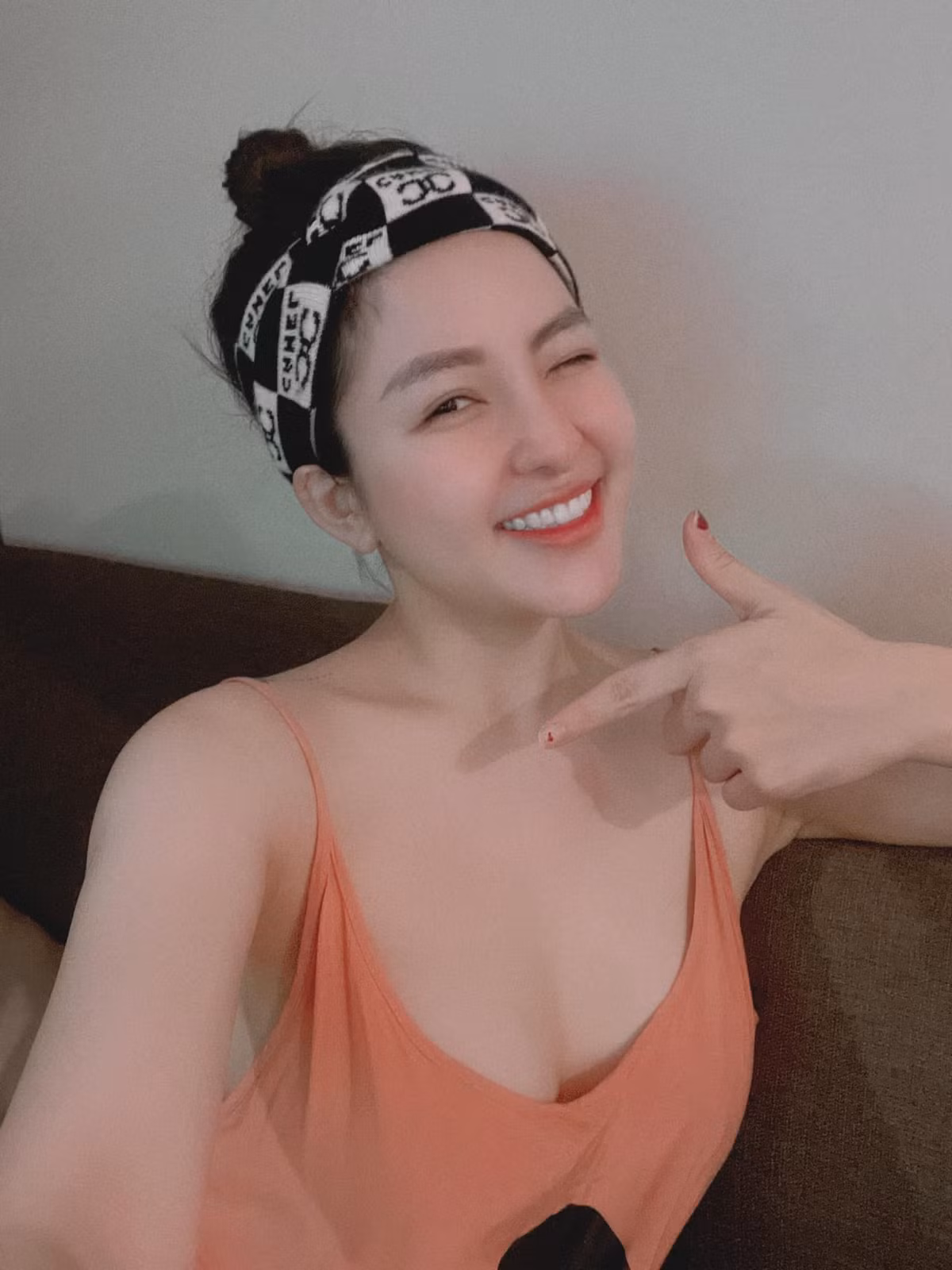 Tuy không còn hoạt động showbiz nhiều như trước nữa nhưng cô vẫn luôn nhận được sự quan tâm của mọi người.