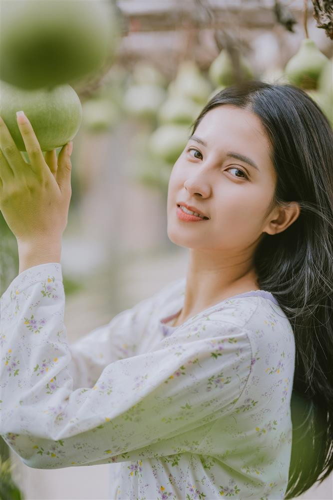 Cô từng đạt được danh hiệu Á khôi 2 cuộc thi Miss Hutech, lọt top 10 cuộc thi Tài năng MC Hutech. Vào năm 2017, cô từng đăng ký dự thi The Face nhưng chỉ lọt top 50.