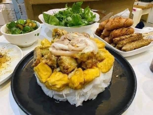 Còn đây là version bánh sinh nhật bún đậu mắm tôm! Ảnh: Facebook