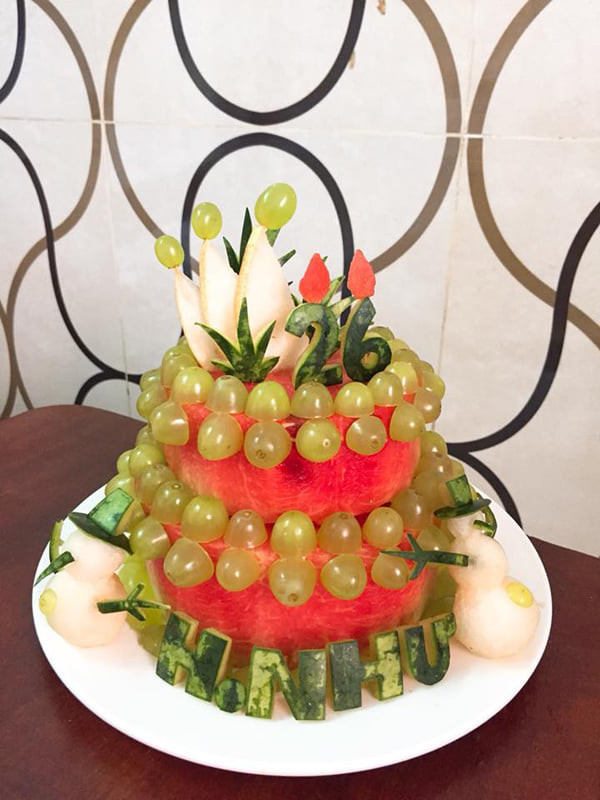 Những chiếc bánh sinh nhật "cộp mác" mùa dịch mới đây đã bất ngờ xuất hiện trên MXH dành cho những ai có ngày sinh trong tháng 8. Chiếc bánh được làm bằng hoa quả, thức ăn, bánh kẹo,...vô cùng đẹp mắt và thiết thực.