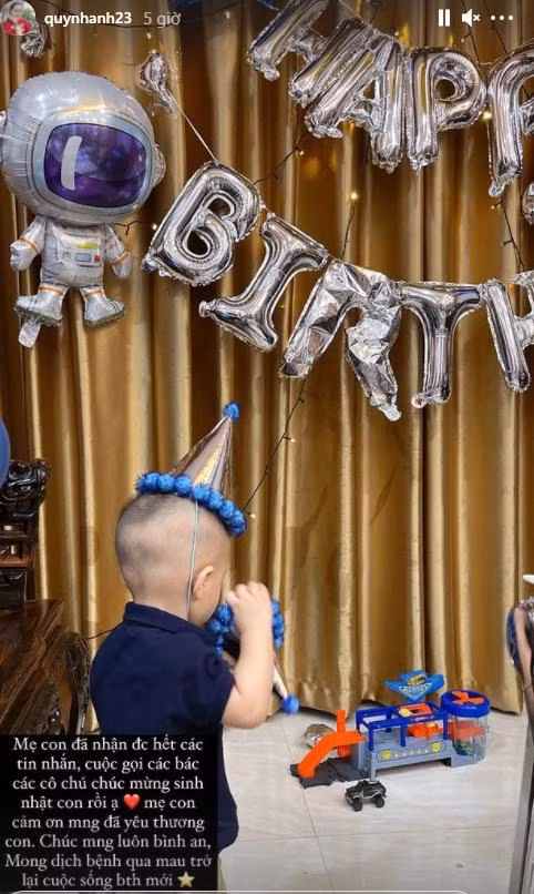 Nhân ngày đặc biệt của con trai, "công chúa béo" Quỳnh Anh có lẽ đã chiêu đãi cả nhà một bữa hải sản sang chảnh hết cỡ như thế này.