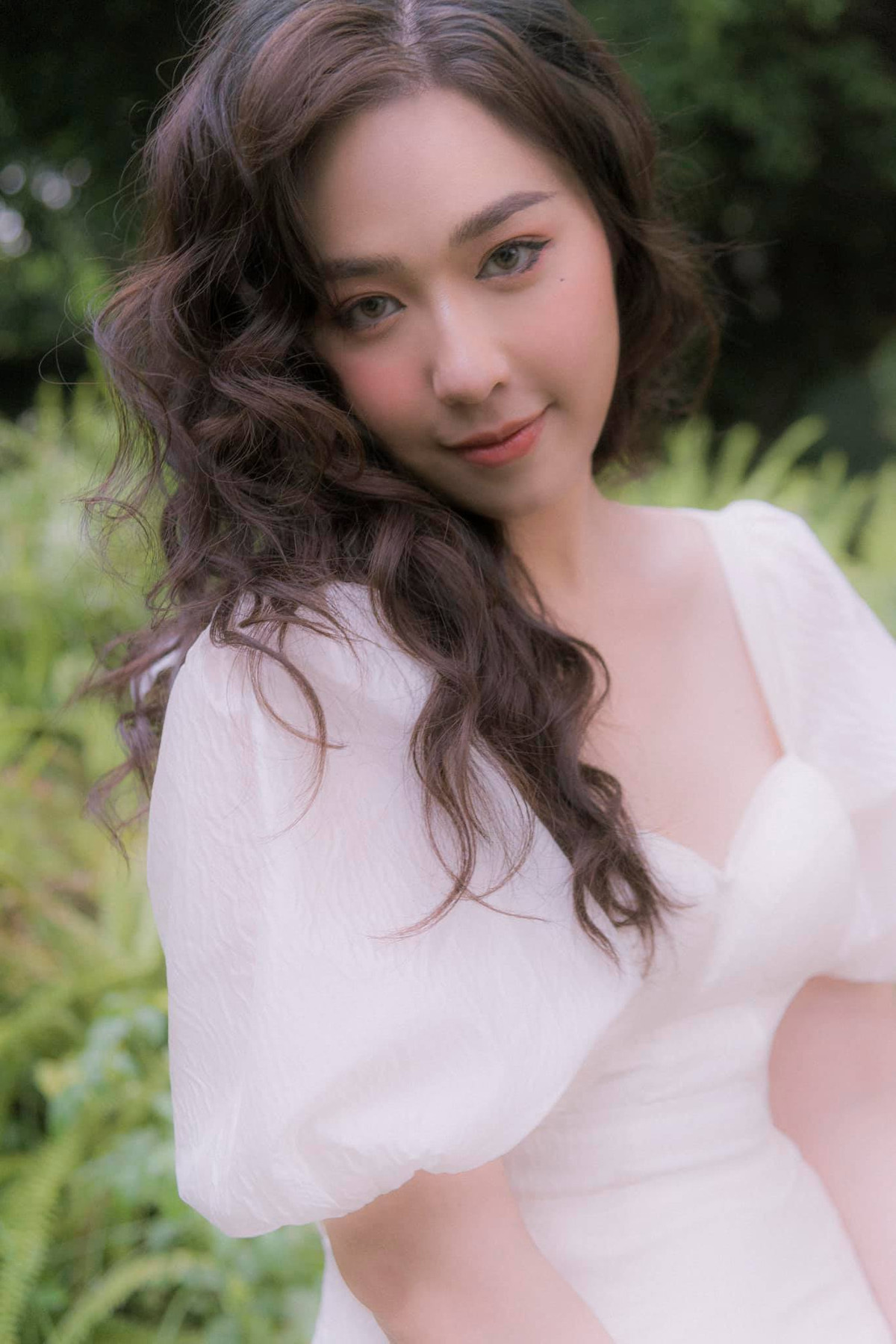 Vì thế, cứ mỗi lần Hà My chia sẻ khoảnh khắc có phần táo bạo chút ít là cư dân mạng lại được phen trầm trồ không ngớt. Ít ai ngờ nữ MC tài năng này lại sở hữu body nóng bỏng, vòng nào ra vòng nấy đến thế.