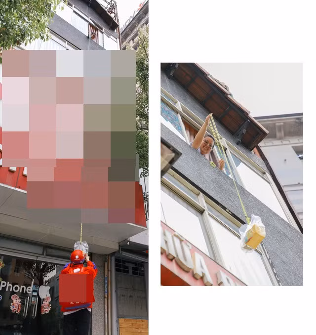 Nhận hàng bằng cách buộc túi thực phẩm vào thước dây may đồ giúp đảm bảo khoảng cách an toàn đến 5 mét.