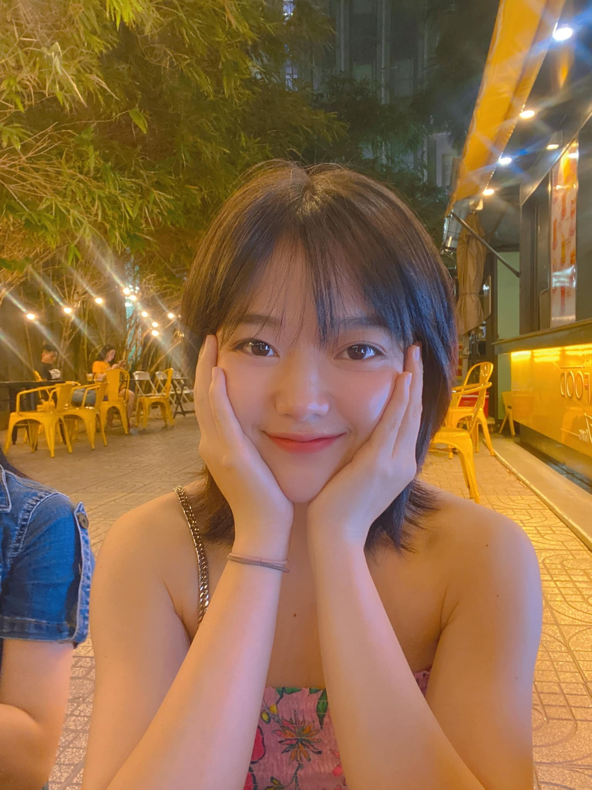 Thùy Dương là cô gái lạc quan luôn nở nụ cười trên môi.