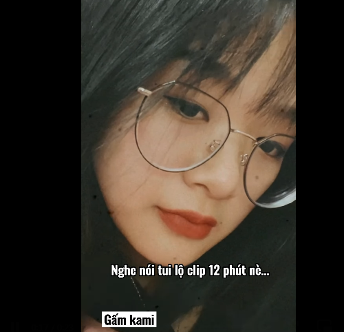 Trong đoạn clip mà cô nàng đăng tải, Gấm Kami thẳng thắn nhờ người xem tìm hộ clip: "Nghe nói tui lộ clip 12 phút nè...Ai có link gửi cho tui với nha, đỡ mắc công tìm cực".