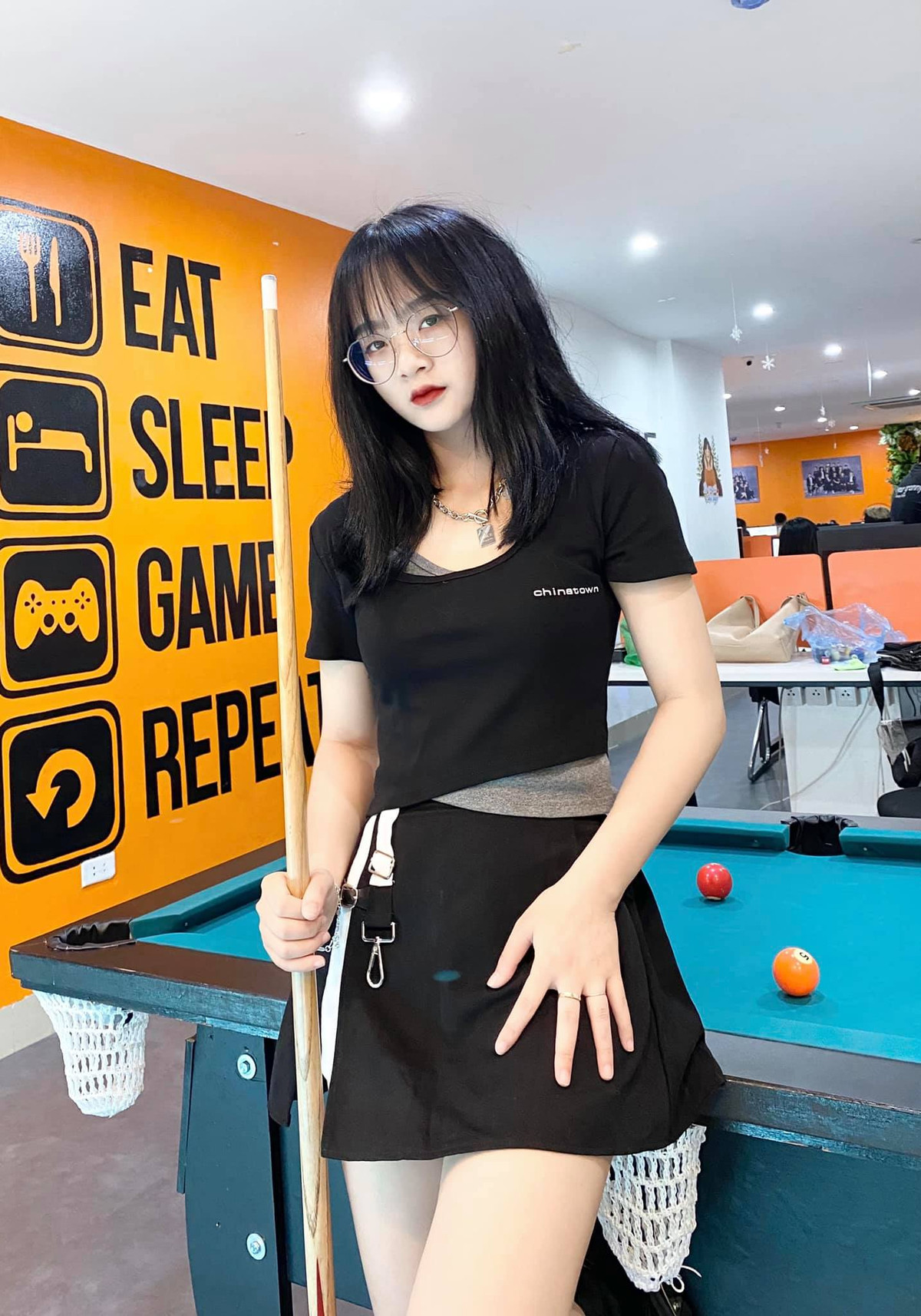 Theo như tìm hiểu, thực tế không hề có "clip nóng" nào của nữ Tiktoker Gấm Kami, tất cả các đường link dẫn tới video là ảo để câu view.