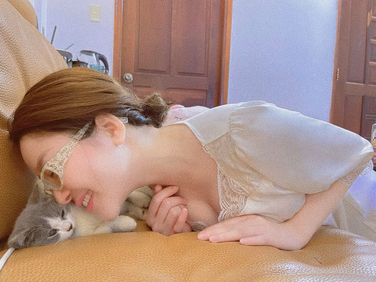 Có thể nói, dù bị chỉ trích vì ăn mặc đôi lúc hớ hênh, thế nhưng không thể phủ nhận nhan sắc trời phú cùng vóc dáng ngày càng nuột nà của Trâm Anh. Ảnh: Tổng hợp