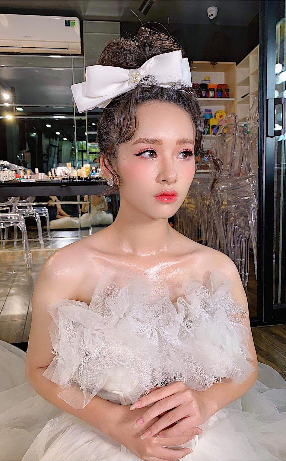 Minh Anh còn có khả năng tạo dáng tự nhiên trước ống kính.