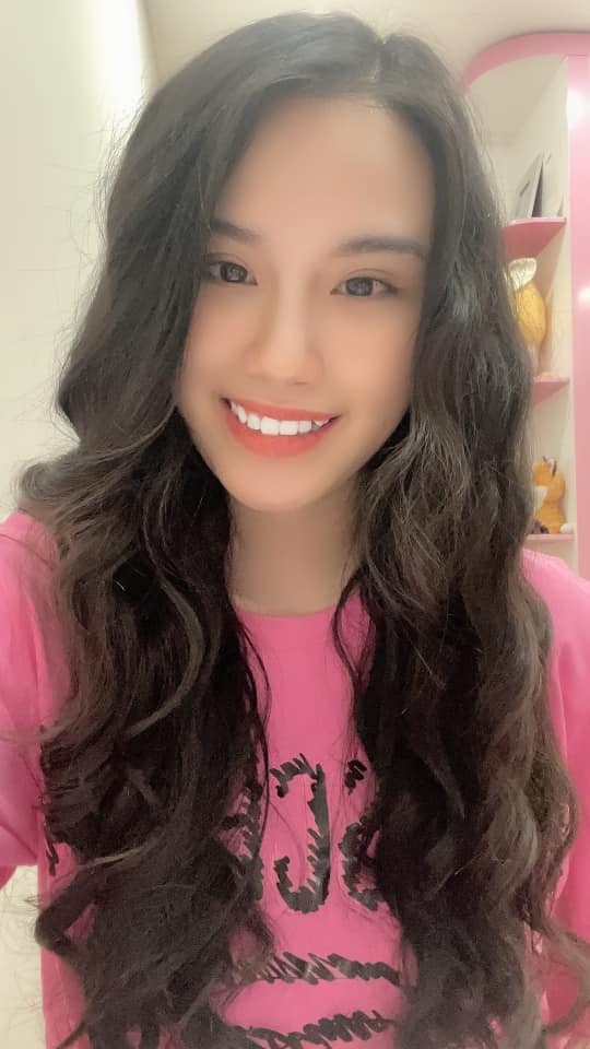 Nhắc đến Linh Miu thì nhiều người sẽ nghĩ ngay đến cô gái rất nhiều scandal về cảnh nóng.