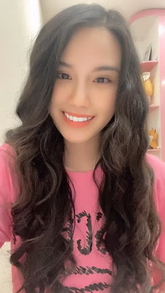 Nhắc đến Linh Miu thì nhiều người sẽ nghĩ ngay đến cô gái rất nhiều scandal về cảnh nóng.