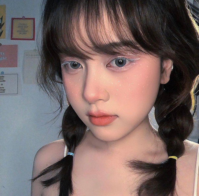 Sở hữu gần 48 nghìn lượt theo dõi trên Facebook, Minh Tú trở thành hình mẫu của nhiều bạn trẻ hiện nay. Ảnh: IGNV, FBNV