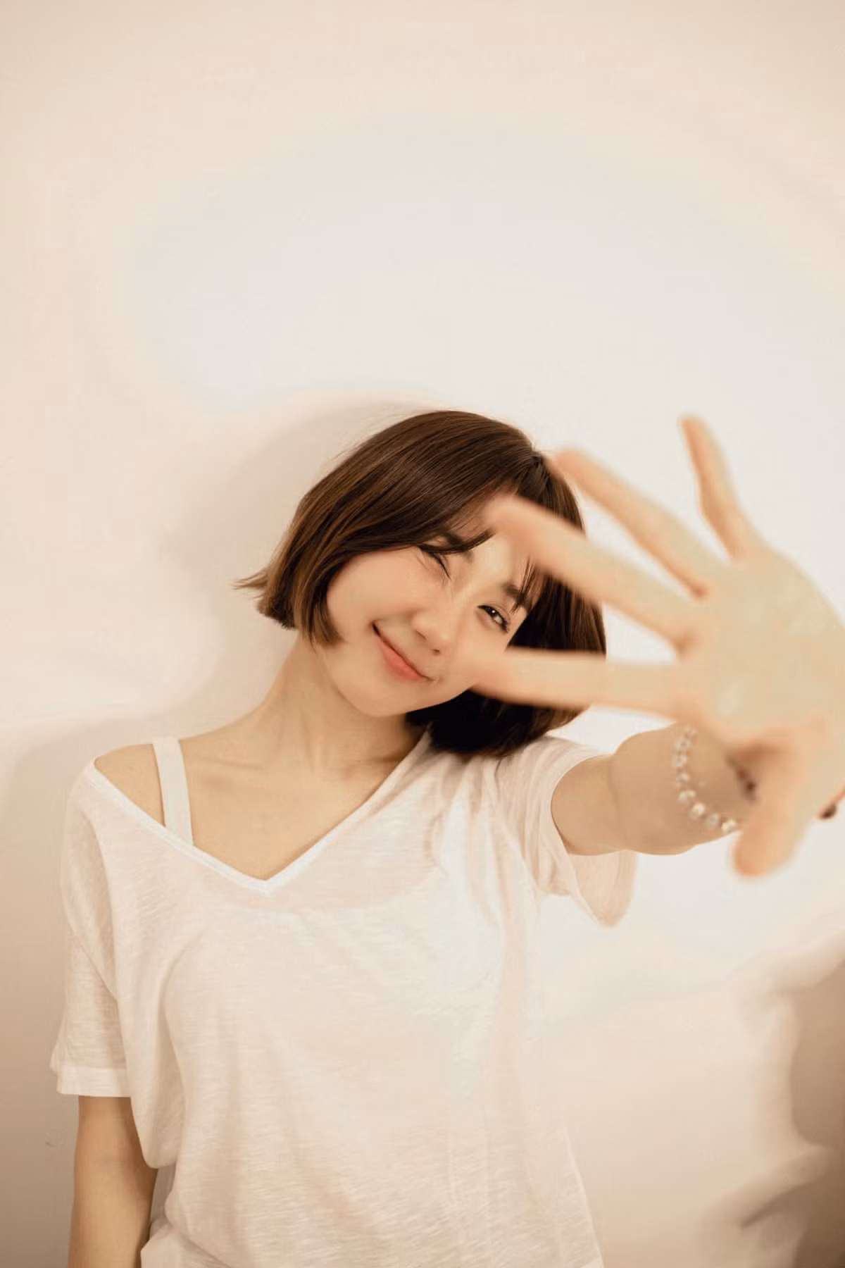 Trước đó, nữ streamer Mina Young cũng đã không ít lần làm "đốn tim" người hâm mộ với những bộ ảnh đủ phong cách khác nhau từ dịu dàng, nữ tính đến quyến rũ, hở bạo.