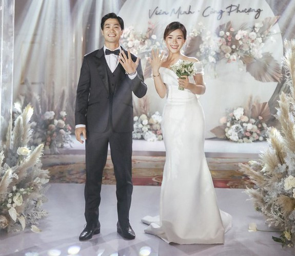 Người hâm mộ hiện tại vẫn ngóng thông tin và hình ảnh về đứa con đầu lòng của cặp đôi nổi tiếng làng bóng đá Việt này.