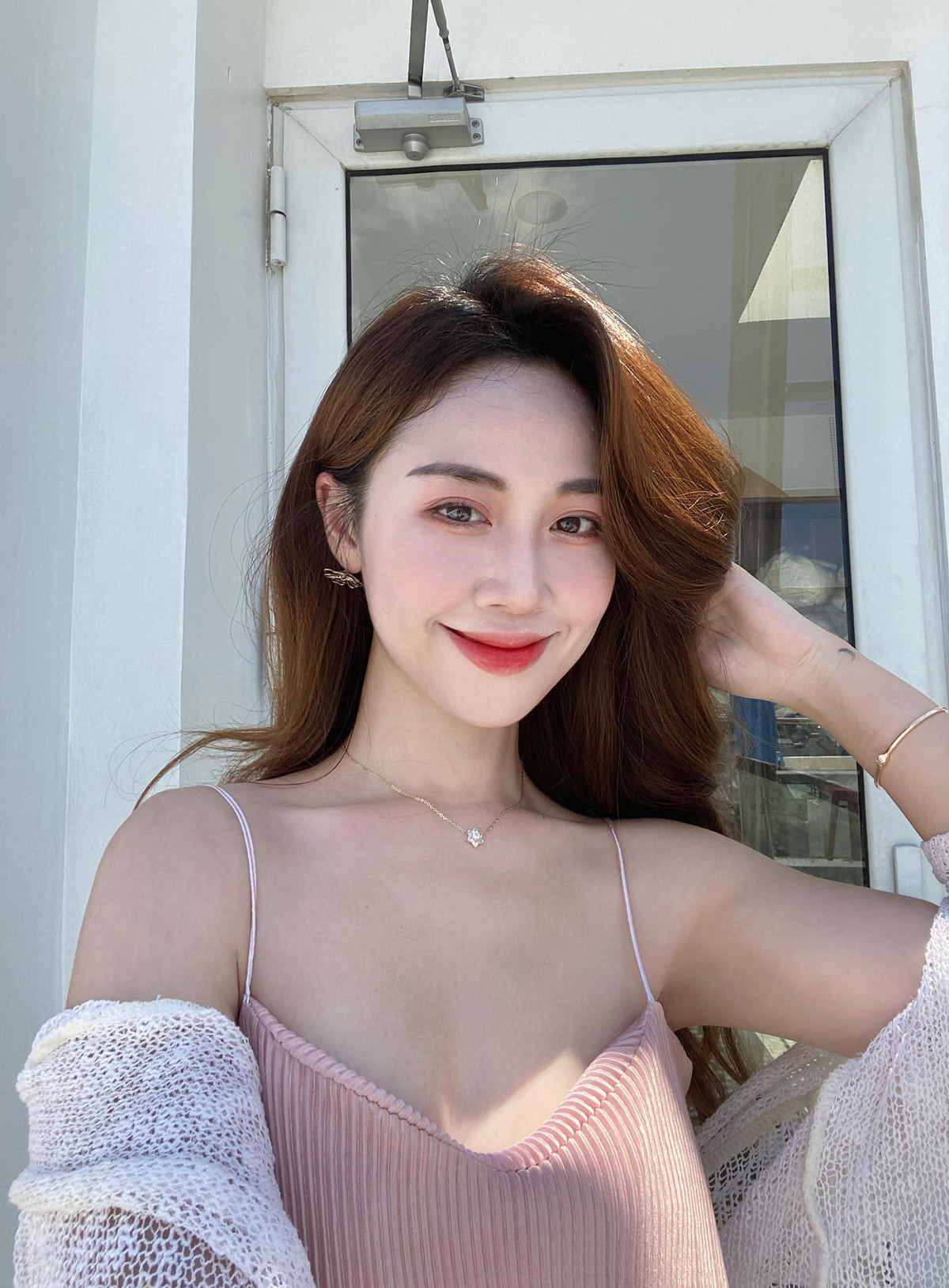 Gái xinh 9x hiện là Youtuber, người mẫu ảnh và KOL trong lĩnh vực làm đẹp tại TP HCM.