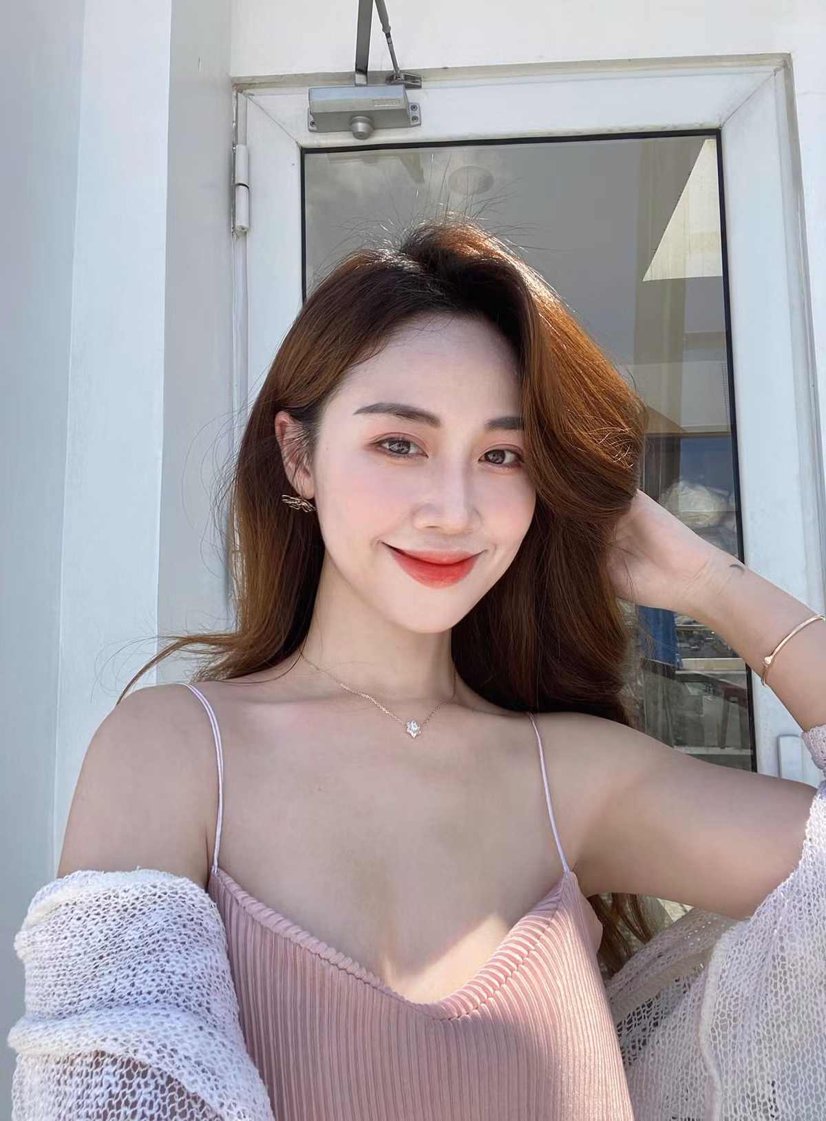 Gái xinh 9x hiện là Youtuber, người mẫu ảnh và KOL trong lĩnh vực làm đẹp tại TP HCM.