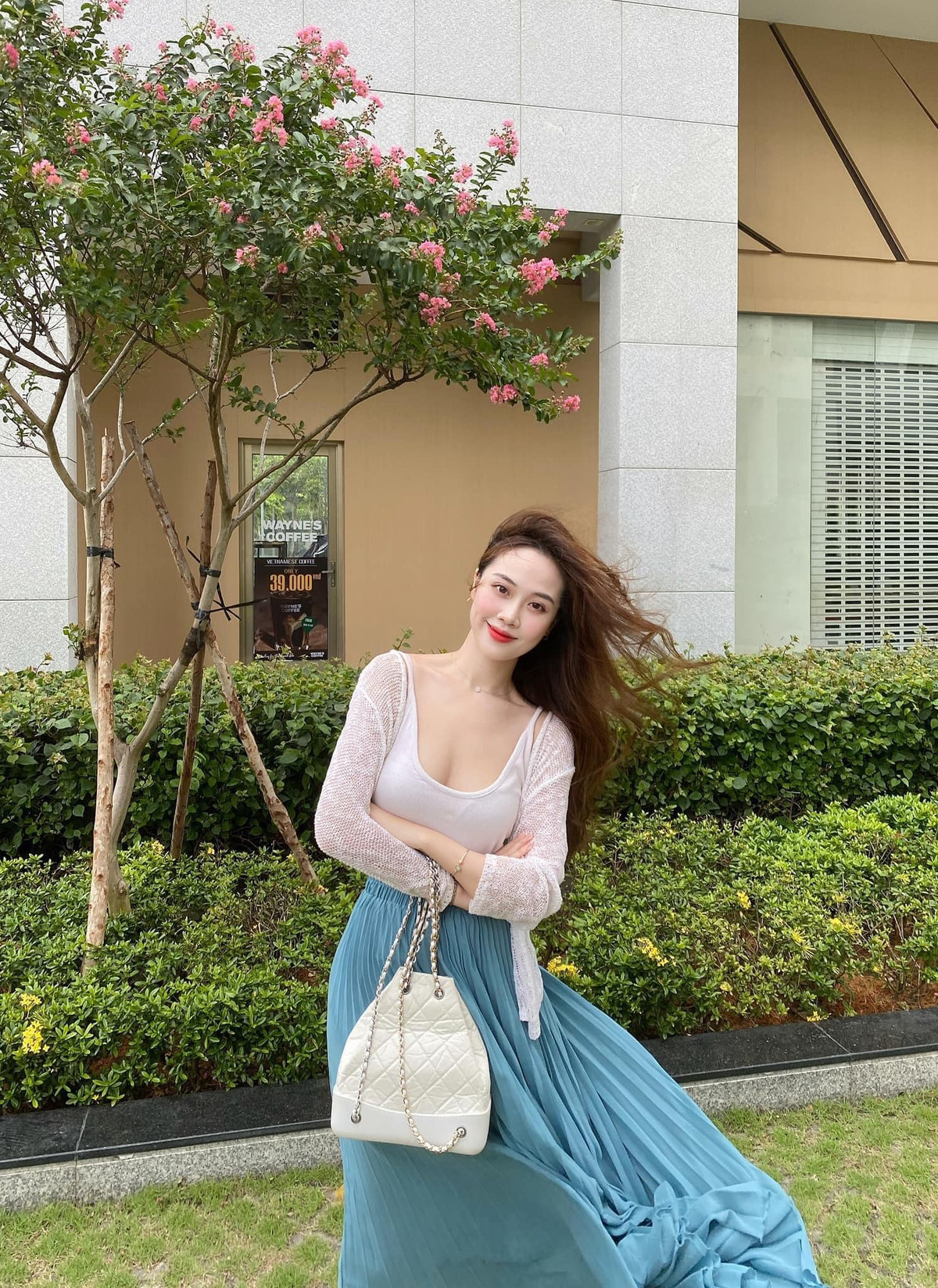 Là một cô gái hướng ngoại nên Thanh Xuân rất thích giao tiếp với bạn bè và đi du lịch để trải nghiệm cuộc sống.